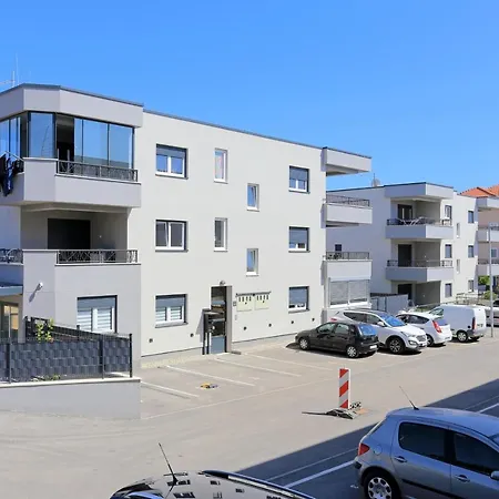 Apartment With Parking Space - 19213 *