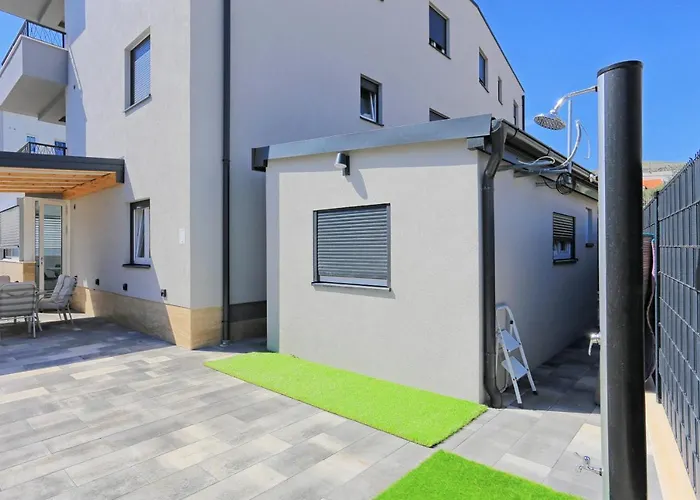 With Parking Space - 19213 Trogir