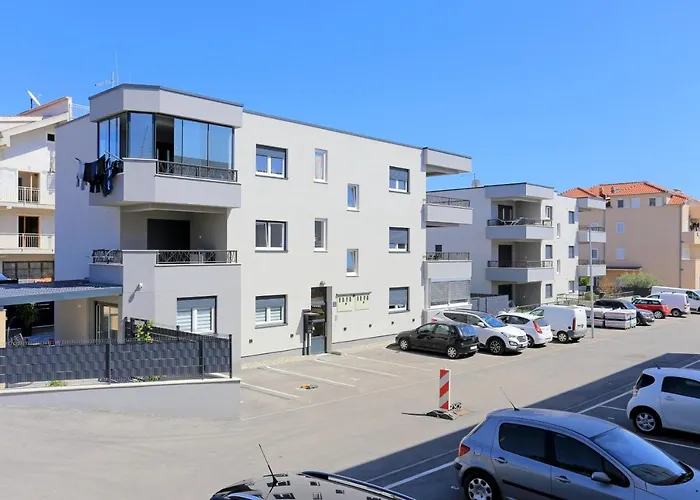 Apartment With Parking Space - 19213 *