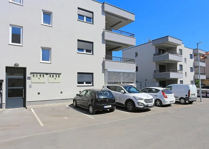 Apartment With Parking Space - 19213 Trogir
