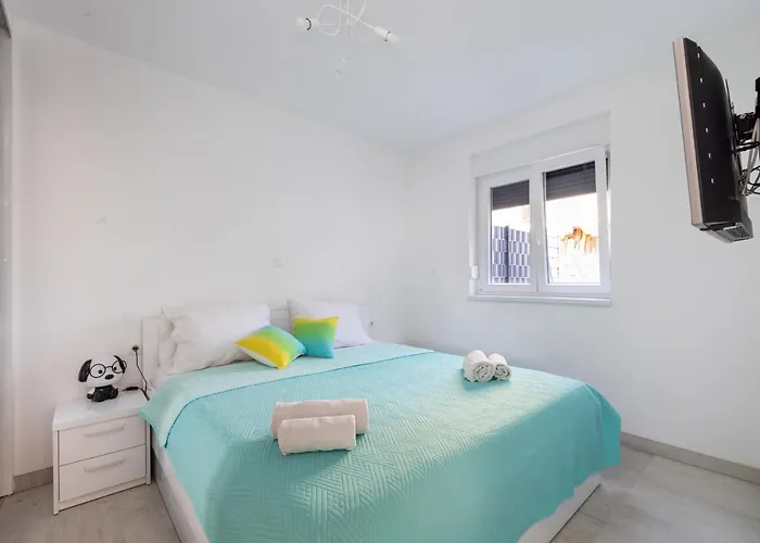 Apartment With Parking Space - 19213 *